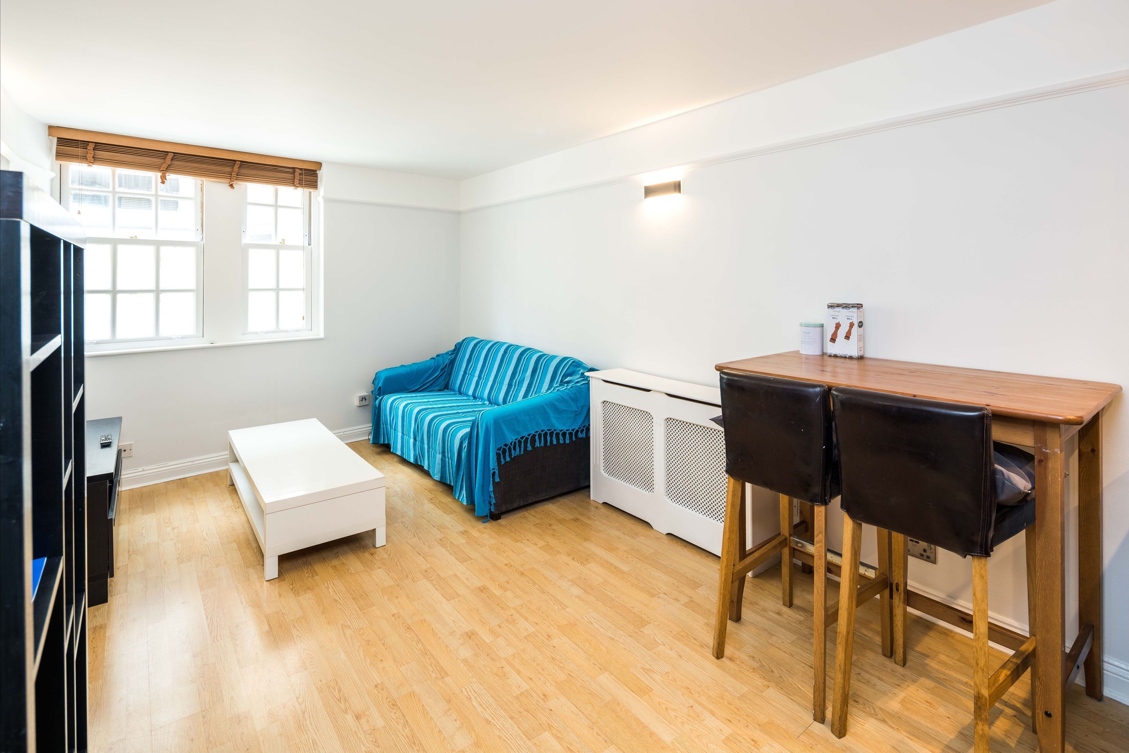 Apartment, 1 Bedroom, Accessible, City View | Living room