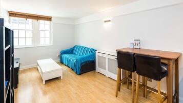 Apartment, 1 Bedroom, Accessible, City View | Living room