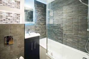 Apartamento, 1 habitación, accesible para personas con discapacidad, vistas a la ciudad | Baño