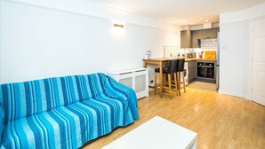 Appartamento, 1 camera da letto, accessibile ai disabili, vista città | Soggiorno