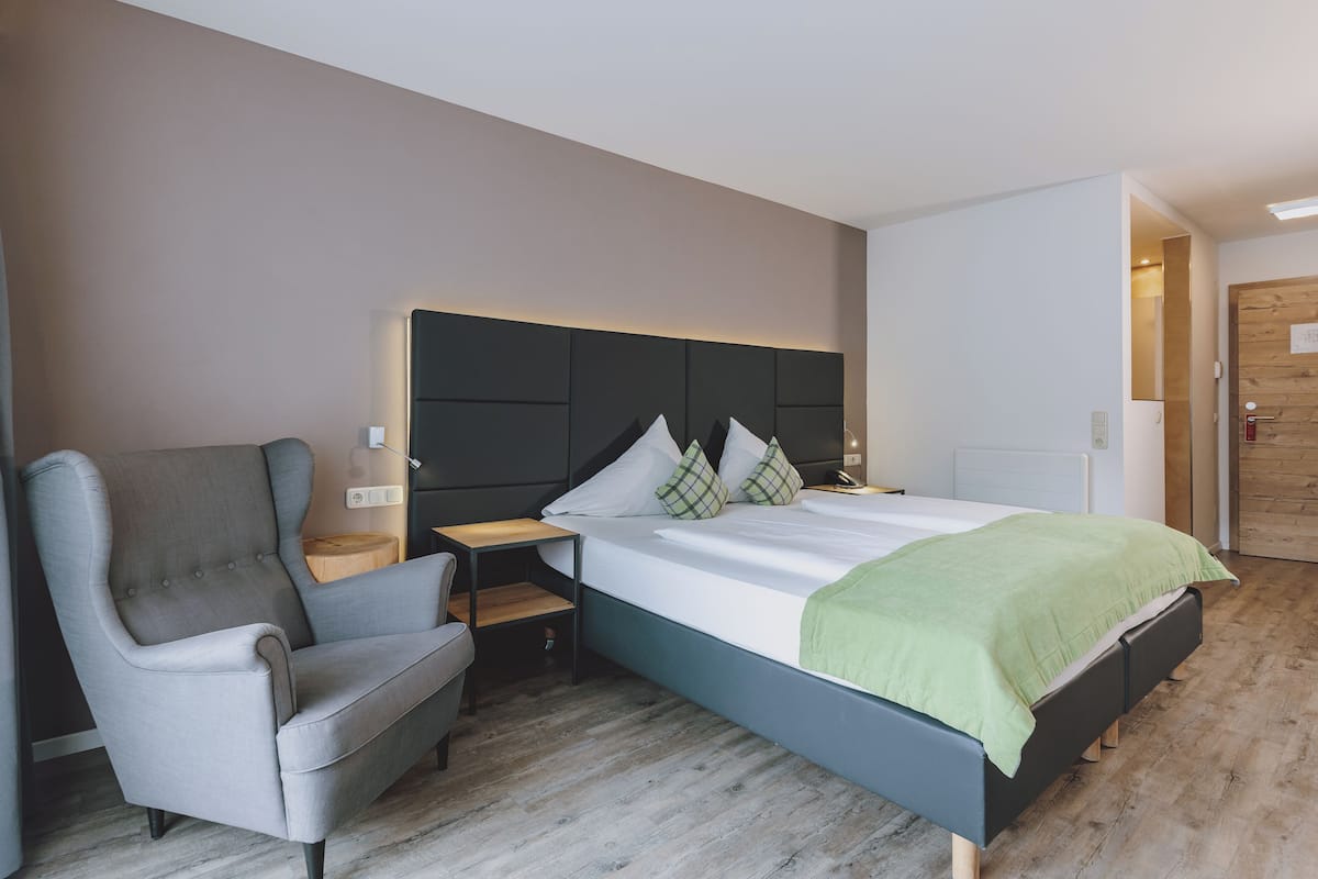 Deluxe Oda | Odada kasa, seyahat beşiği, ücretsiz kablosuz İnternet, çarşaf takımı