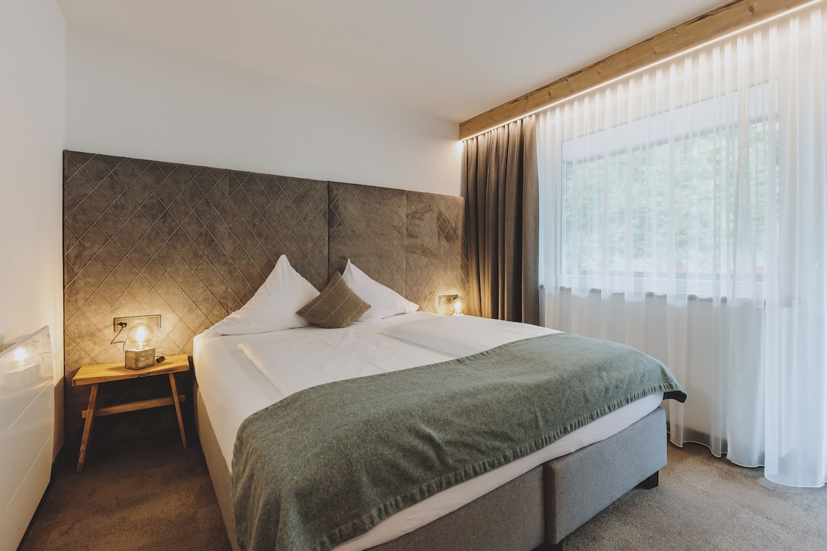 Comfort Double Room | In-room safe, travel cot, free WiFi, bed sheets