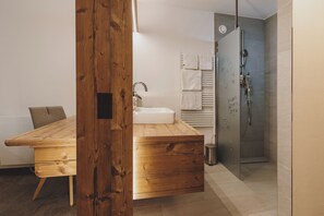 Deluxe Studio | Bathroom | Hair dryer, towels, soap, shampoo - Der Gollinger (Saalbach-Hinterglemm)