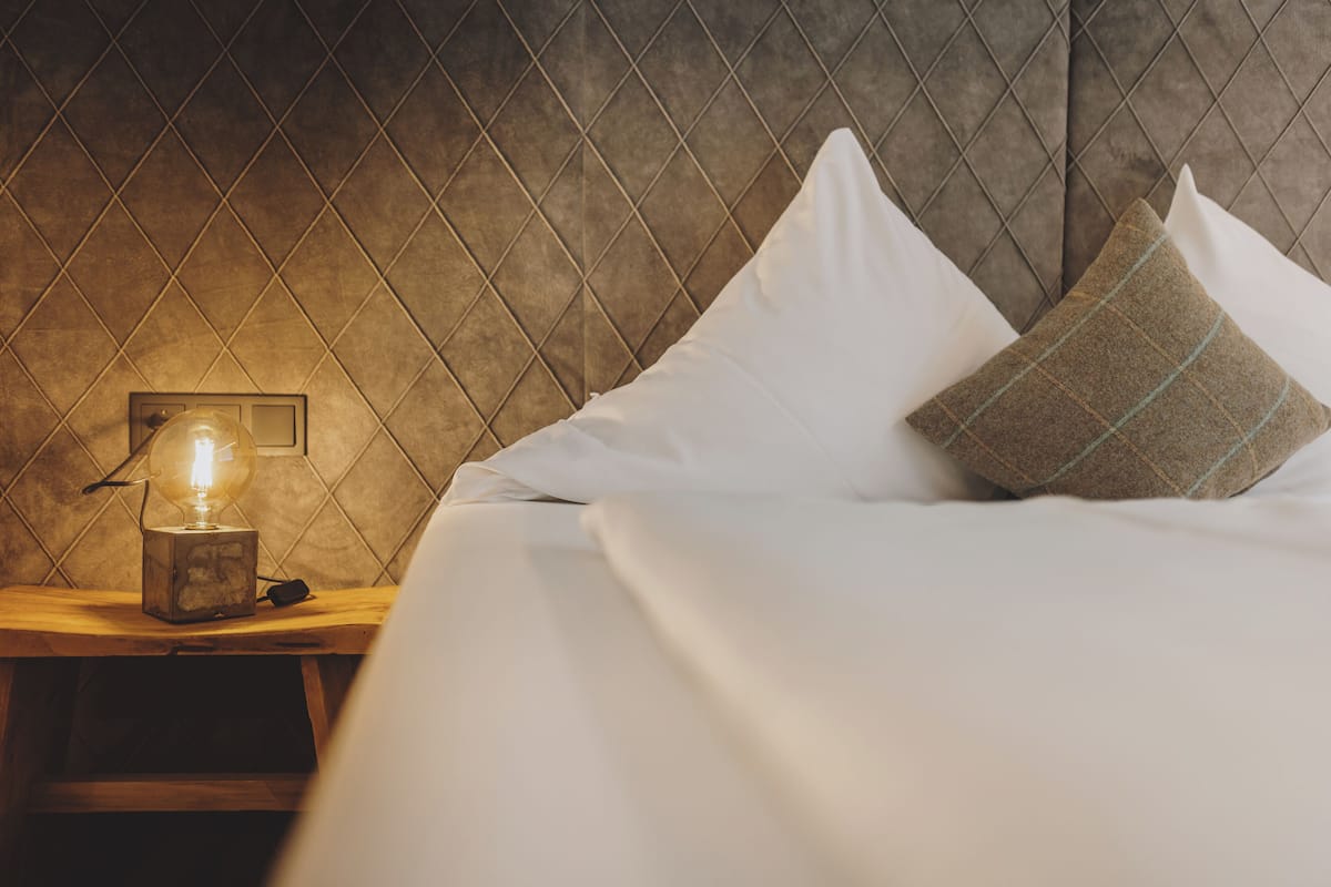 Comfort Tek Büyük Yataklı Oda | Odada kasa, seyahat beşiği, ücretsiz kablosuz İnternet, çarşaf takımı