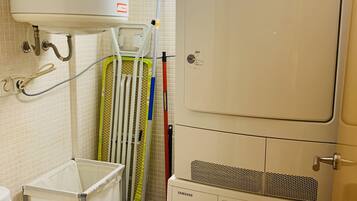 Badewanne, Haartrockner, Bidet, Handtücher