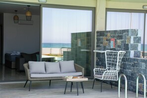 In-room safe, laptop workspace, blackout curtains, soundproofing - Ebenus Suites by Checkin (Hersonissos)