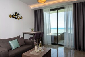 Junior Suite, Hot Tub, Sea View | In-room safe, laptop workspace, blackout drapes, soundproofing