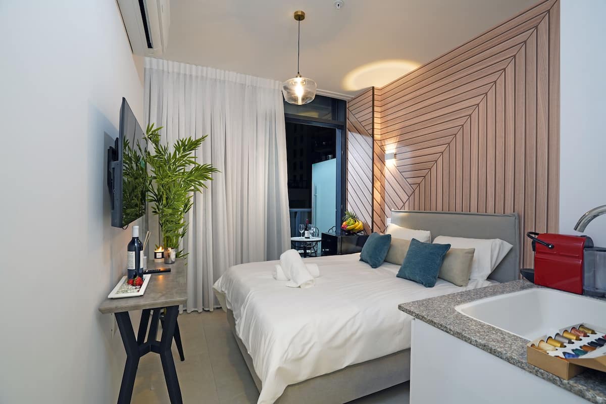 Economy Room, Balcony | 1 bedroom, minibar, individually decorated, individually furnished
