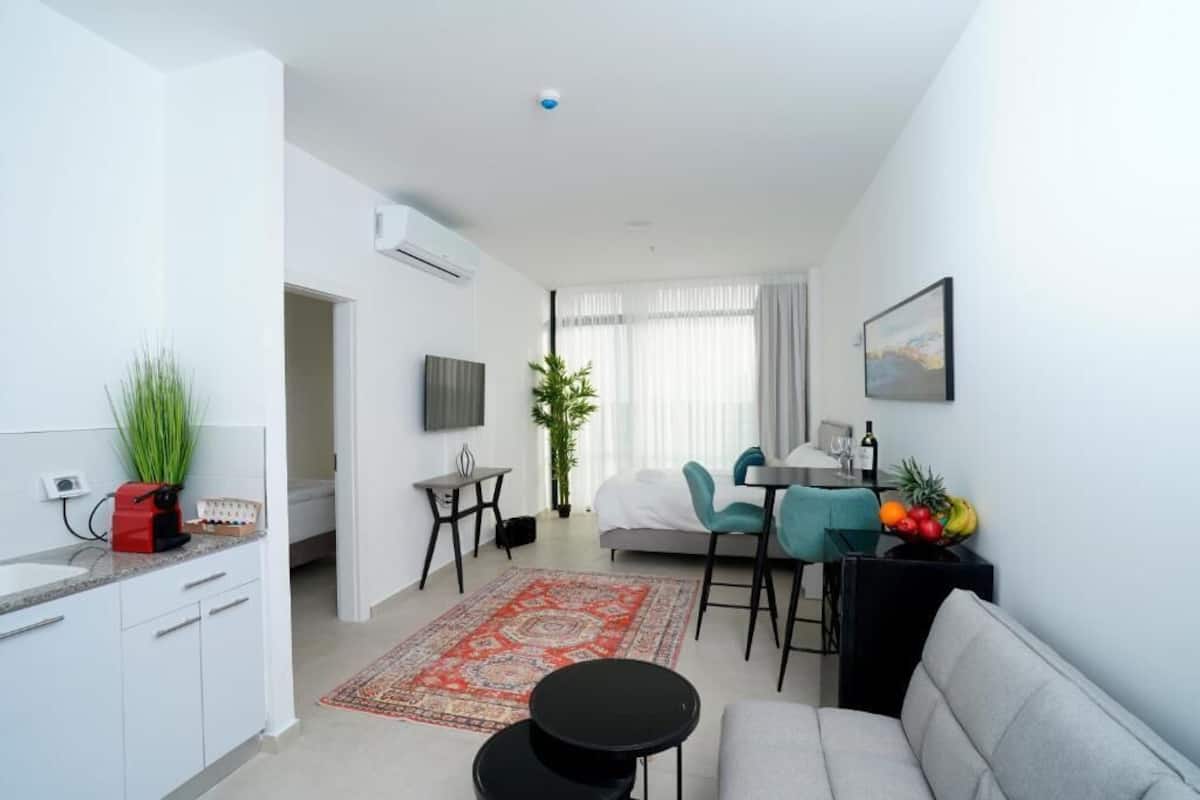 Deluxe Suite, Balcony, Beach View | 1 bedroom, minibar, individually decorated, individually furnished