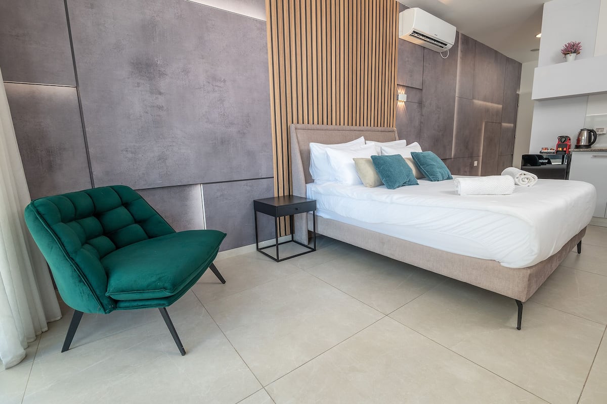 Standard Room, Sea View | 1 bedroom, minibar, individually decorated, individually furnished