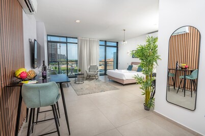 Hi - Yam SeaView Apartments & Suites