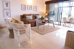 Classic-Apartment | Wohnbereich | Fernseher