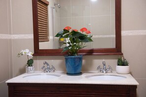 Classic Apartment | Bathroom - Siesta 20 by HostAgents (Ballito)