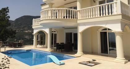 Fully detached Villa offers an unforgettable holiday with your family and friend