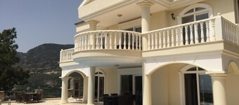 Fully detached Villa offers an unforgettable holiday with your family and friend