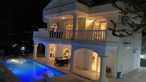 Fully detached Villa offers an unforgettable holiday with your family and friend