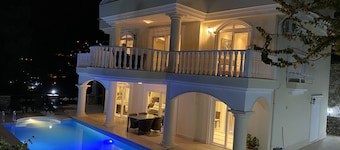 Fully detached Villa offers an unforgettable holiday with your family and friend