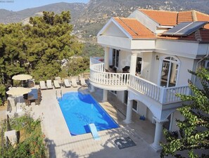 Outdoor pool - Fully detached Villa offers an unforgettable holiday with your family and friend (Alanya)
