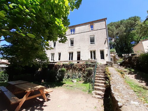 Logis group 30 pers. with room and garden by the river, near Clisson