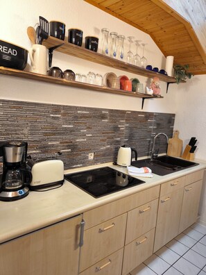 Fridge, stovetop, coffee/tea maker, electric kettle