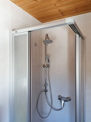 Shower, hair dryer, towels, soap - Comfortable 2 room apartment only 200 meters from the valley station. (Bad Kohlgrub)