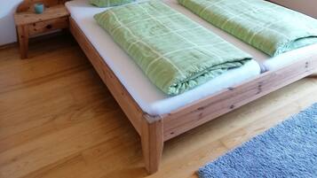 1 bedroom, WiFi (free), bed sheets