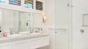Bathtub, hair dryer, towels - Windermere – stunning and garden setting (Burradoo)