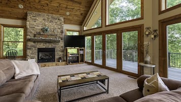 Smart TV, fireplace