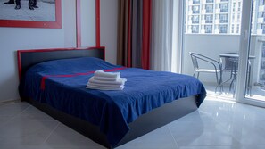 1 bedroom, iron/ironing board, free WiFi, bed sheets - Sunny Studio at the Seaside (Batumi)