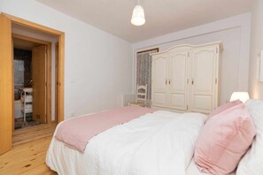 2 bedrooms, iron/ironing board, free WiFi, bed sheets - Casa Daniella by BeValle (Pueyo De Jaca, El)
