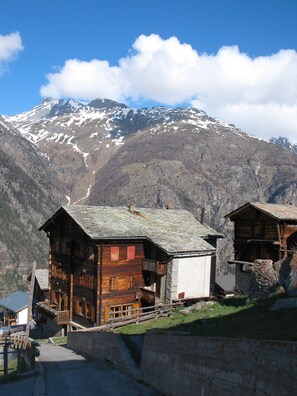 Exterior - Alpia 26 - 2 room apartment in a traditional Valais house (St Niklaus Gasenried)