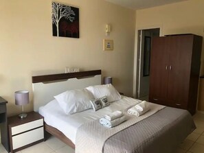1 bedroom, in-room safe, iron/ironing board, free WiFi - Panoramic Holidays - Superior 41 - Modern Apt with PANORAMIC VIEWS  - Sea View (Peyia)