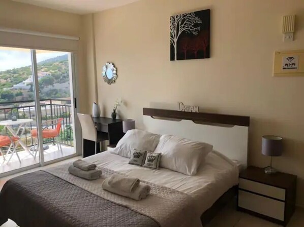 1 bedroom, in-room safe, iron/ironing board, free WiFi