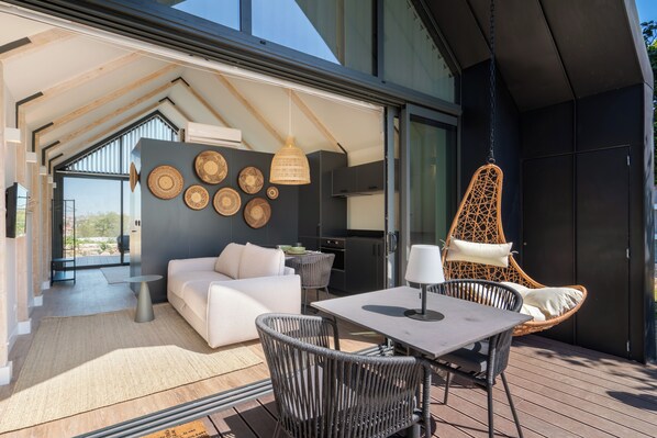 Deluxe Bungalow, 1 Queen Bed with Sofa bed, City View, Garden Area | Terrace/patio - FONTE SANTA Manor House (Vila Nova de Gaia)