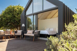 Bungalow Deluxe, 1 grand lit et 1 canapé-lit, vue ville, côté jardin | Draps en coton égyptien, literie de qualité supérieure