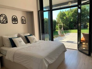 4 bedrooms - Villa Familiale Centre Bourg sur 2500m² Paysager (Sallebœuf)