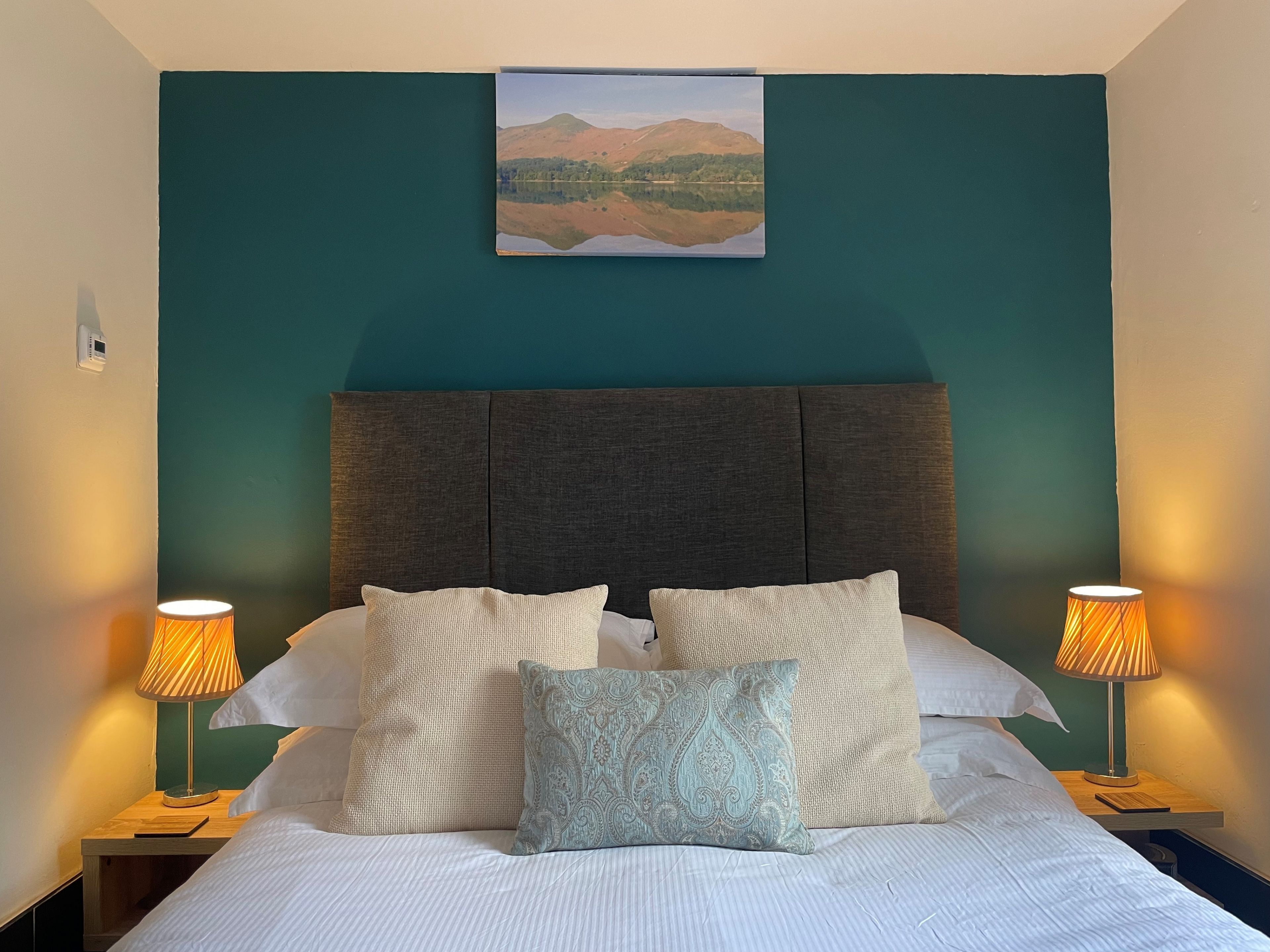 1 slaapkamer, een strijkplank/strijkijzer, gratis wifi, beddengoed