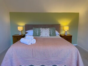 2 室のベッドルーム、アイロン / アイロン台、WiFi (無料)、ベッドシーツ