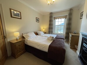 2 bedrooms, iron/ironing board, free WiFi, bed sheets - Tawny Cottage -  a cottage that sleeps 4 guests  in 2 bedrooms (Portinscale)