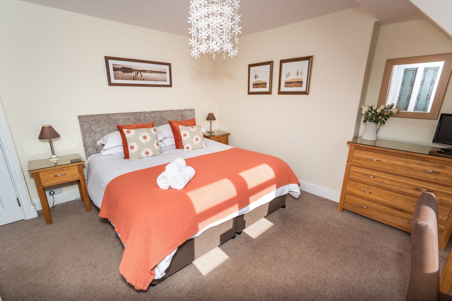 3 bedrooms, iron/ironing board, free WiFi, bed sheets