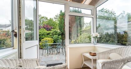 Millside Cottage - a cottage that sleeps 4 guests in 2 bedrooms