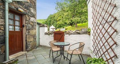 Stanger Cottage - a cottage that sleeps 4 guests in 2 bedrooms