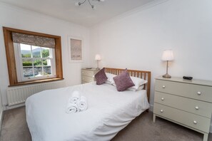 3 bedrooms, iron/ironing board, free WiFi, bed sheets - Coleridge Cottage -  a cottage that sleeps 5 guests  in 3 bedrooms (Central Keswick)