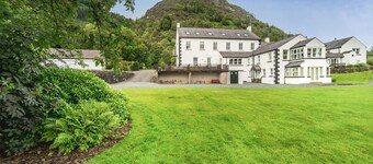 Lords Seat -  an apartment that sleeps 6 guests  in 3 bedrooms