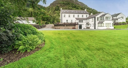 Lords Seat - an apartment that sleeps 6 guests in 3 bedrooms