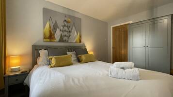 2 bedrooms, iron/ironing board, free WiFi, bed sheets