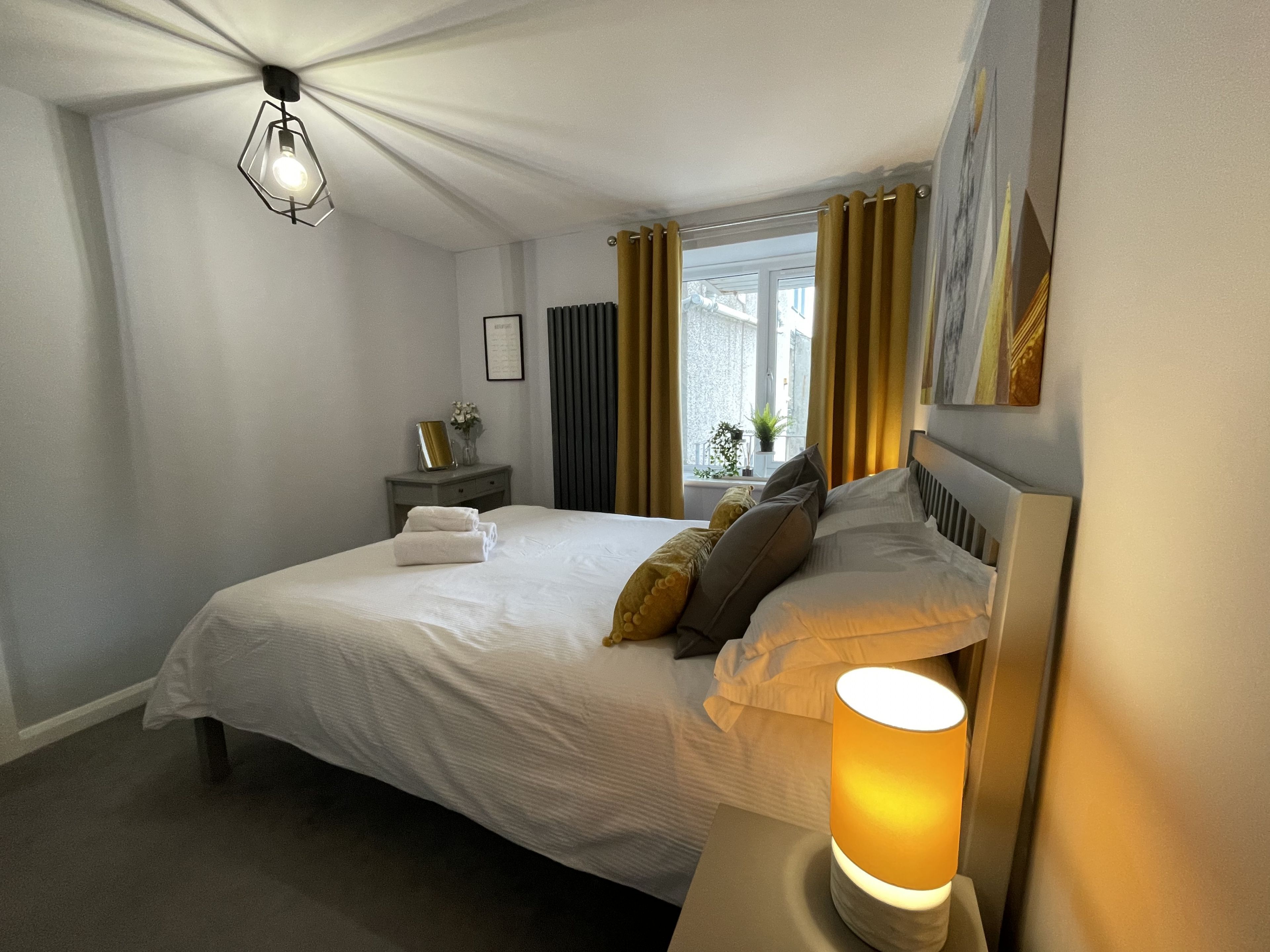 2 dormitorios, tabla de planchar con plancha, wifi gratis y ropa de cama