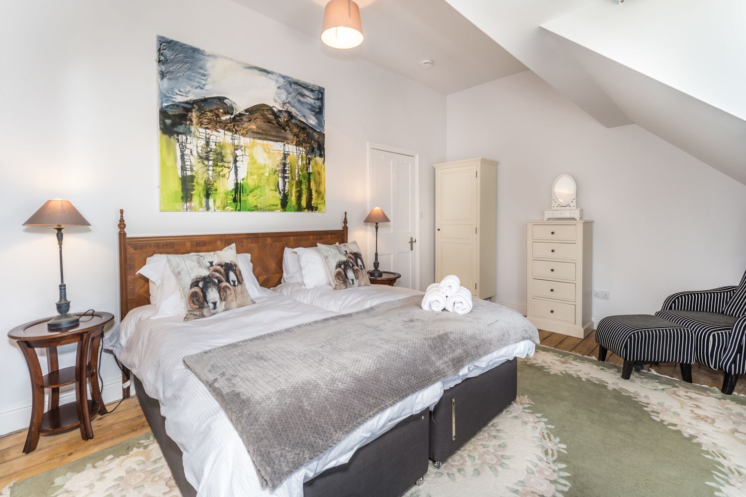 4 habitaciones, tabla de planchar con plancha y wifi gratis 