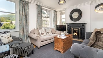 Smart TV, Netflix, DVD player, streaming services