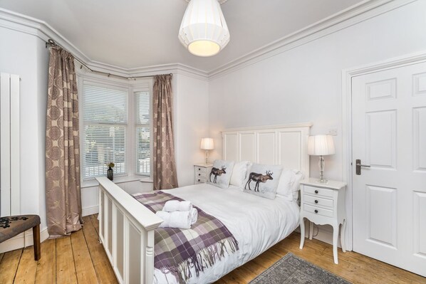 4 chambres, fer et planche à repasser, Wi-Fi gratuit, draps fournis